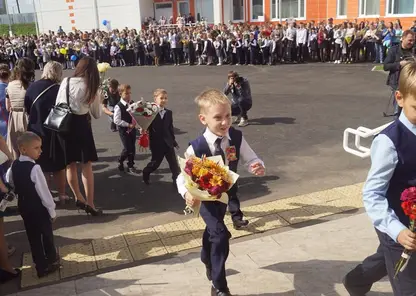 Школьница из Новосибирска упала в обморок на линейке