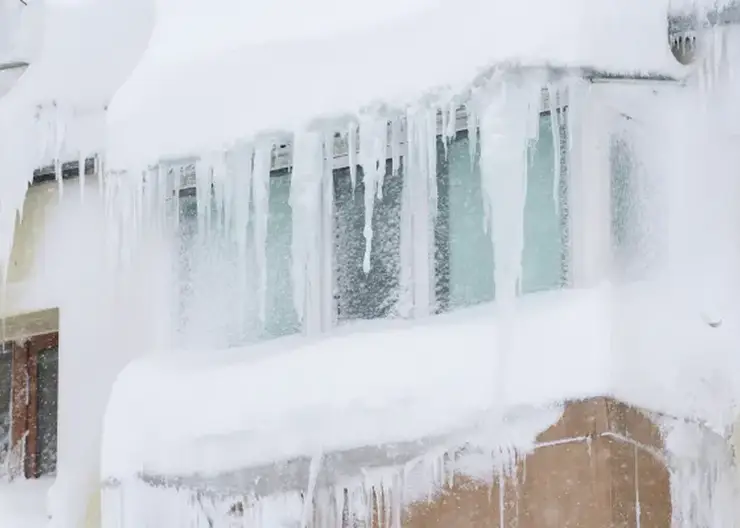 Красноярка уснула на морозе, примёрзла к металлической ручке и лишилась руки