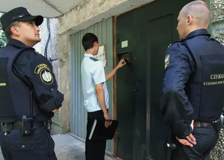 В Красноярске приставы взыскали с бывшего директора юридического института 1 млн рублей