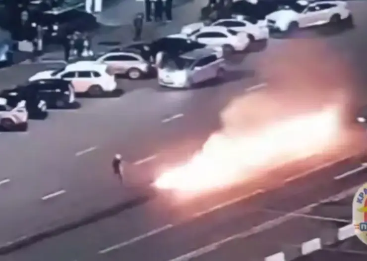 Житель Красноярска поджег дорогу в центре города: что произошло?