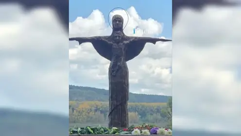 Необычный памятник матери с младенцем появился в Кемерове