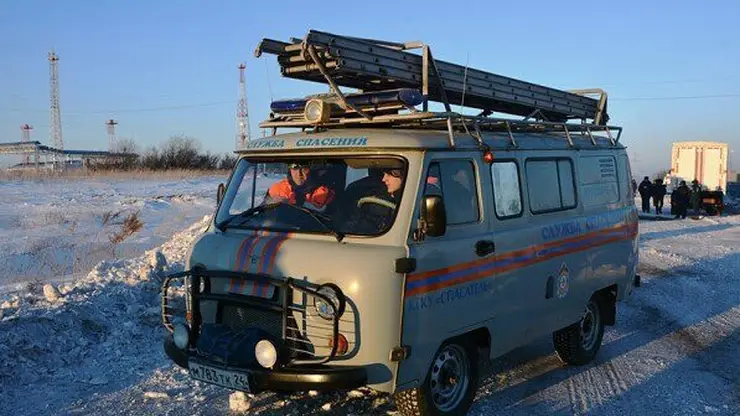 В Енисейском районе спасатели ликвидировали утечку топлива после ДТП