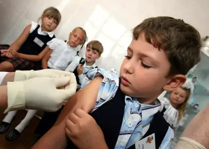 В Красноярском крае против полиомиелита начали прививать детей