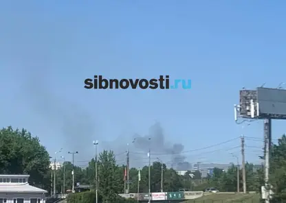 Дым виден издалека. В Красноярске пожар в Зеленой Роще на Пограничников