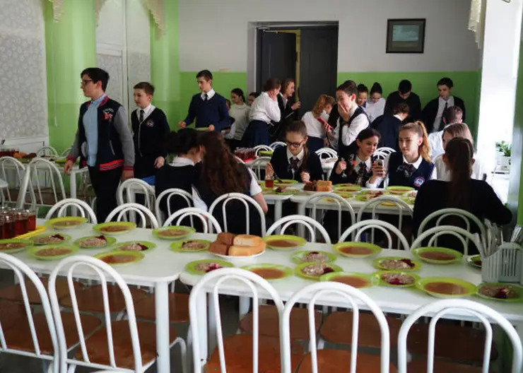 В Туруханском районе детей в школе кормили некачественной пищей