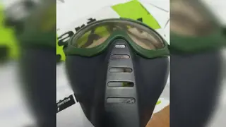 В Красноярске дедушка с игрушечным пистолетом и в детской маске ограбил магазин В Красноярске дедушка с игрушечным пистолетом и в детской маске ограбил магазин