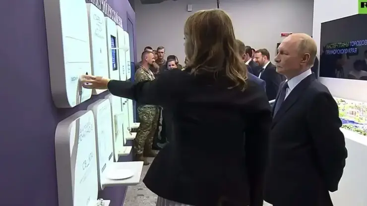 «Гайз, эти траблы — полный кринж»: Путин оценил «переводчик» сленга на литературный русский во Владивостоке