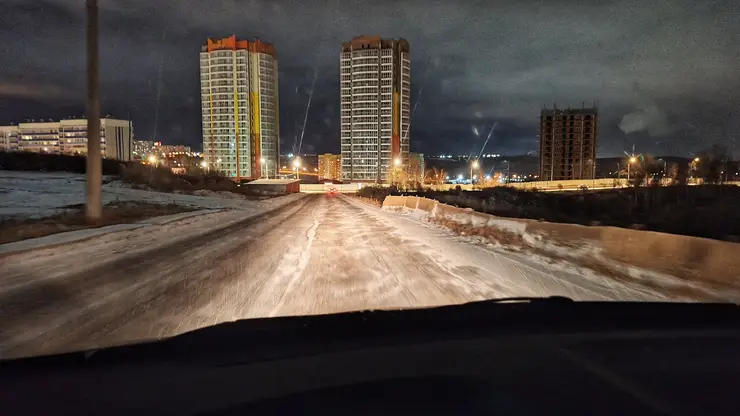 Зима началась. В Красноярске на дорогах Солнечного образовался ледяной накат