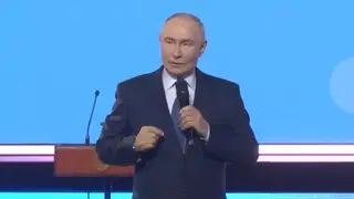 Владимир Путин прибыл в Красноярск с рабочим визитом Владимир Путин прибыл в Красноярск с рабочим визитом