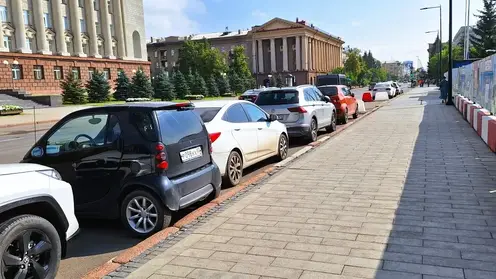 «Допускаем такой вариант». В Красноярске на проспекте Мира могут снова разрешить парковаться