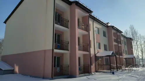 В Уяре построили 30-квартирный дом для переселенцев из аварийного жилья