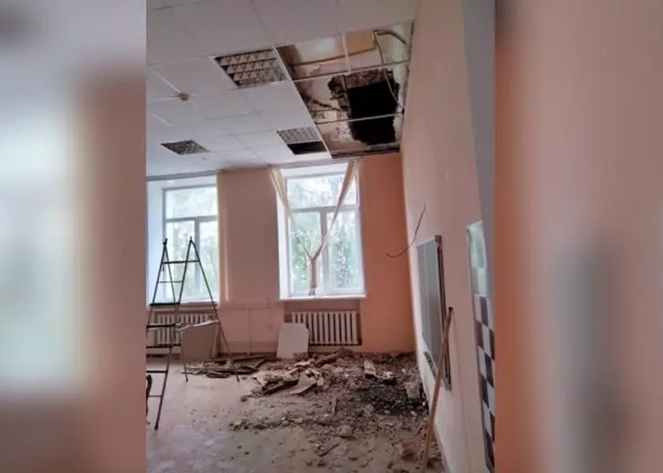 В Томской области в одной из начальных школ обвалился потолок 