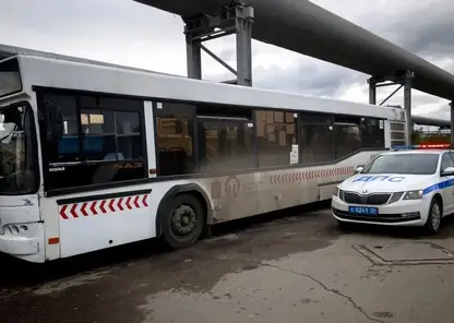 Водитель городского автобуса трижды за утро нарушил правила дорожного движения в Красноярске