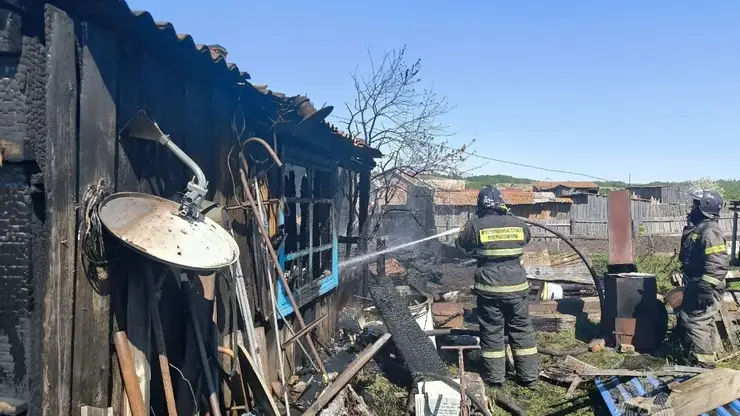 В Красноярском крае при пожаре погибли женщина и маленький ребёнок