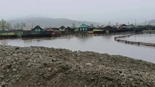 Паводок и снегопад пришли в Закаменский район Бурятии