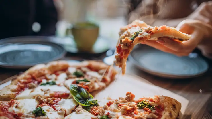 «Бесплатный детский труд»: красноярка пожаловалась на невыплату зарплаты школьнице  в Empizza в ТРЦ Планета