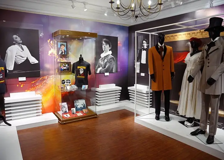 Посвященная Д.А. Хворостовскому выставка открылась в усадьбе Юдина в Красноярске