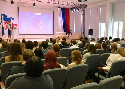 Красноярские школьники узнали о развитии нейросетей на «Уроке цифры»