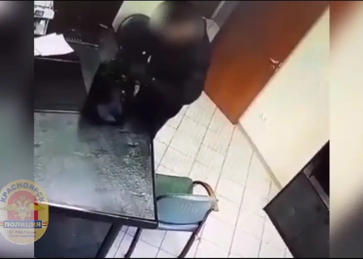 Рецидивист украл из нотариальной конторы в Красноярске 1 млн рублей и тысячу евро