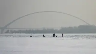 Рыбаки оказались заблокированы на льду в Канском округе Красноярского края