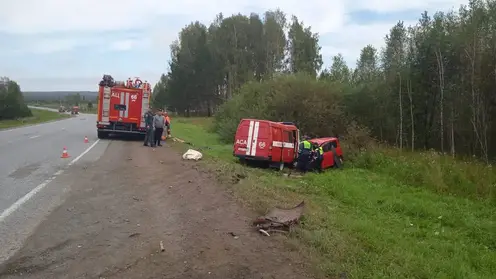 В Красноярском крае легковушка врезалась в машину МЧС. Один человек погиб, трое пострадали