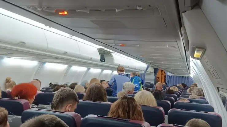 Самолет рейсом Красноярск — Санкт-Петербург экстренно приземлился в Екатеринбурге: пассажирке стало плохо