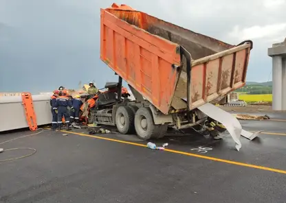 Строящийся мост сбил водитель грузовика на выезде из Красноярска