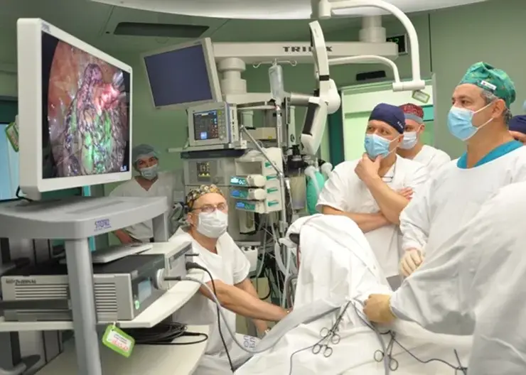 Красноярские онкологи прооперировали легкие двух пациентов с применением специального вещества — индоцианина зеленого