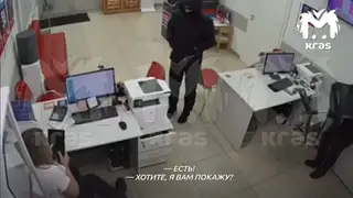 Мужчина с ножом пытался ограбить банк в Красноярске, ему сказали, что денег нет и он ушел Мужчина с ножом пытался ограбить банк в Красноярске, ему сказали, что денег нет и он ушел