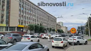 В Красноярске на перекрытой из-за метро ул. Маркса устроили хаотичную парковку