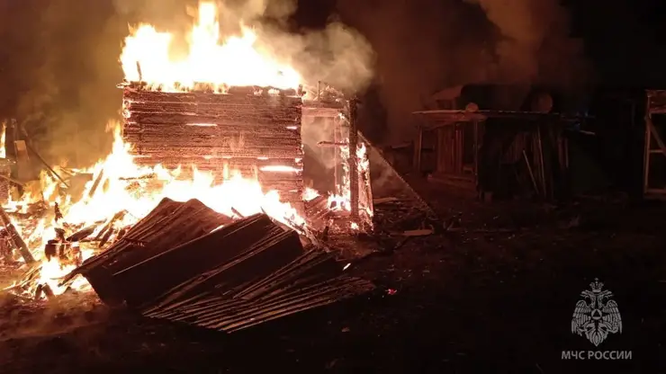 Два человека пострадали при сильном пожаре в Красноярском крае