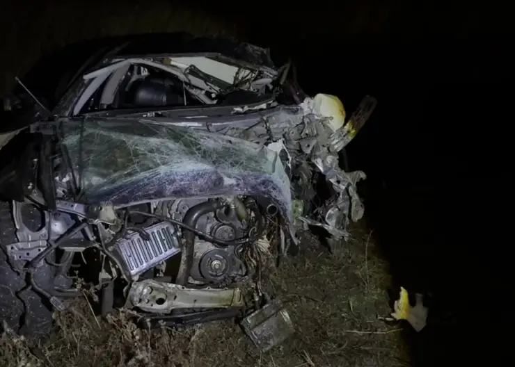 В Иркутской области водитель без прав погиб в «Лексусе» при столкновении с грузовиком