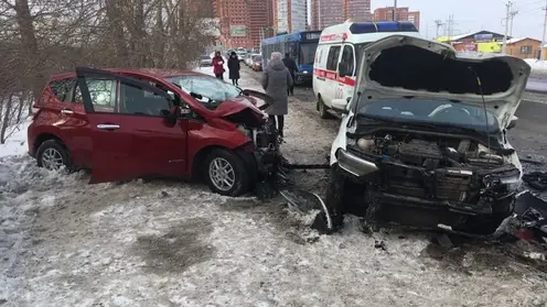 В Красноярске в ДТП на улице Калинина пострадали двое детей