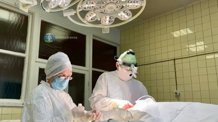 Врачи из трех городов спасли уральца, которому кран расколол череп