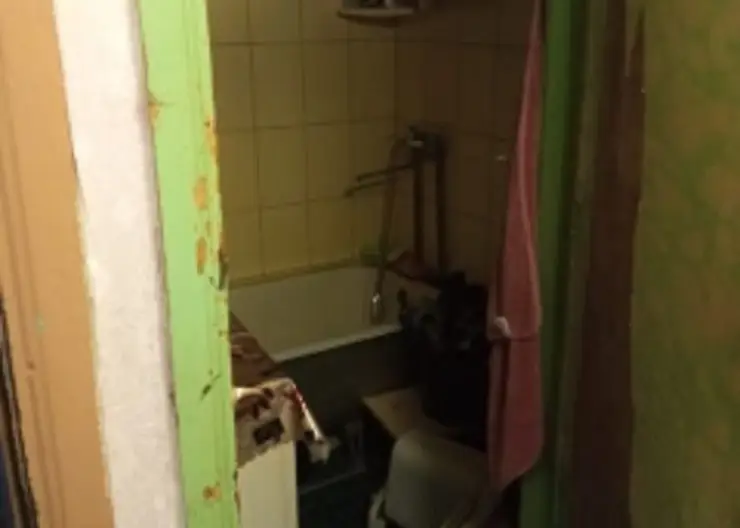 В Дудинке пьяный мужчина сел на свою 3-месячную дочь и задавил её