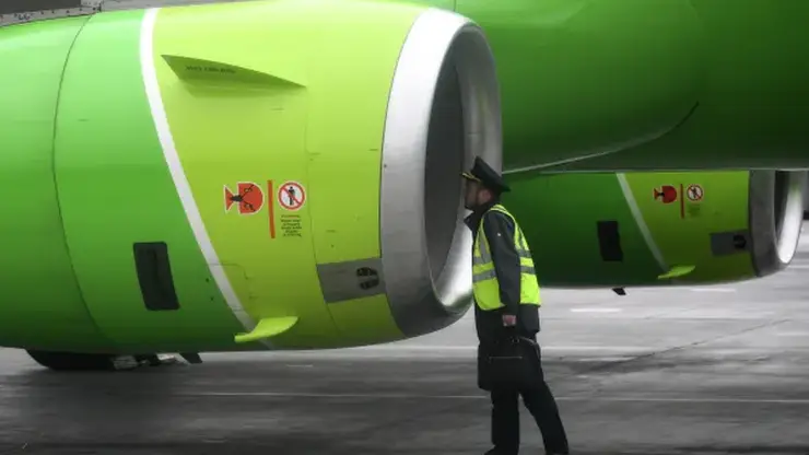 Летевший из Новосибирска в Иркутск самолет вернулся в аэропорт вылета из-за технической неисправности