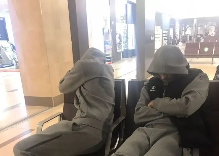 Игроки футбольного клуба «КАМАЗ» 12 часов не могут вылететь из Красноярска из-за неисправности самолета