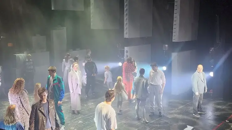 «Разрозненный бетонный мир, стройка – символ времени и несложившейся жизни»: интервью с режиссёром Филиппом Разенковым