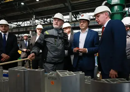 Михаил Котюков и министр экономразвития РФ Максим Решетников посетили Красноярский металлургический завод