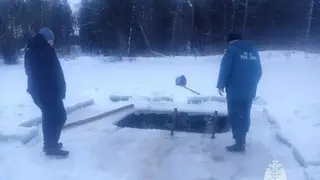 В Красноярском крае мужчина утонул в проруби, захотев искупаться В Красноярском крае мужчина утонул в проруби, захотев искупаться