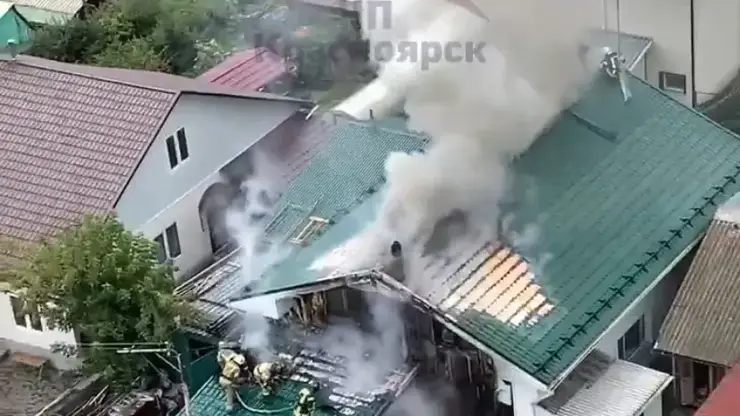 В красноярской Николаевке сгорел частный дом (видео)