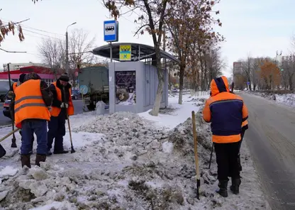 Оренбургские тротуары покрылись льдом из-за резкого похолодания