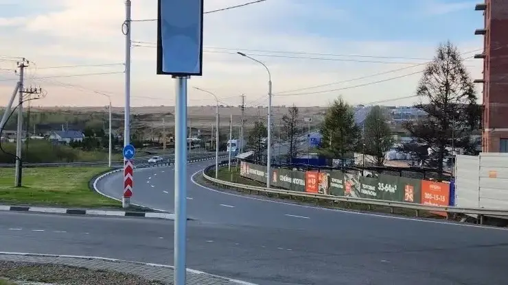 На кольце по улице Калинина в Красноярске начали устанавливать светофоры