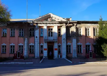 Бывшее здание военкомата в стиле сталинского ампира продают почти за 50 млн рублей в Новосибирске
