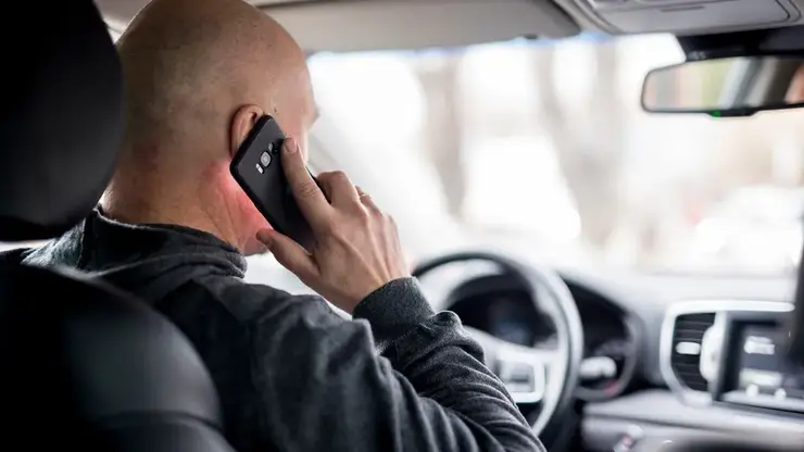 Красноярские камеры массово ловят водителей, «залипающих» в телефоны