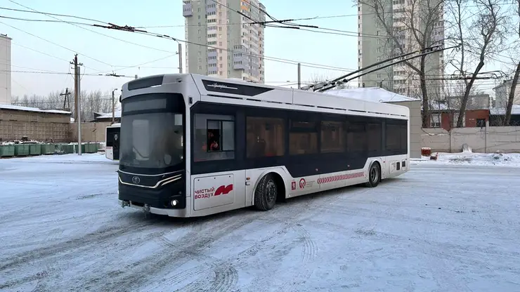 В Красноярск доставили ещё три современных троллейбуса «Адмирал»