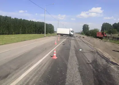 Водитель грузовика погиб на трассе Р-255 «Сибирь» в Красноярском крае