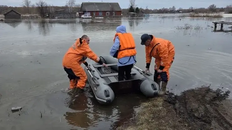 Еще 32 приусадебных участка и 14 домов подтопило в Алтайском крае