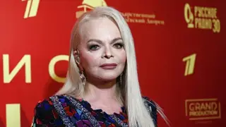 Лариса Долина должна освободить квартиру, купленную у нее Полиной Лурье, к 8 января Лариса Долина должна освободить квартиру, купленную у нее Полиной Лурье, к 8 января