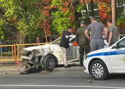 Пьяный водитель в Хабаровске насмерть сбил 56-летнюю женщину на остановке